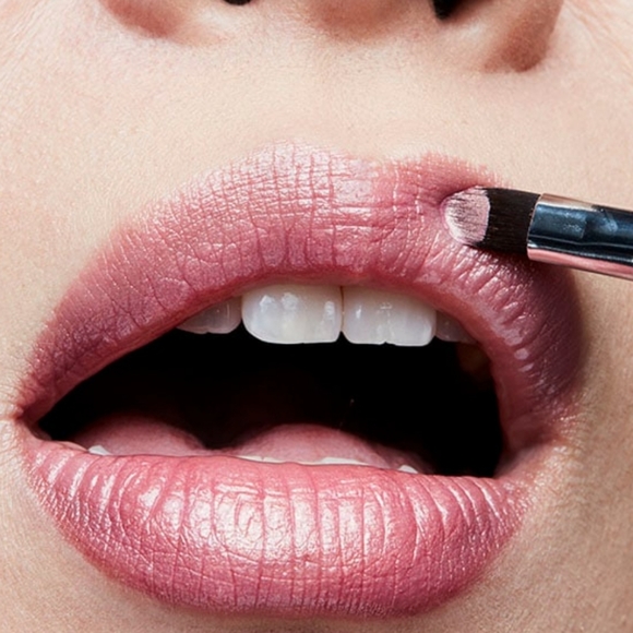 MAC Fabby Frost Lipstick - Picture 3 of 8